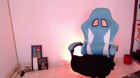 callmebluee online show from April 25, 6:16 pm