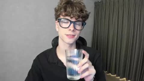 Hey I am Calvin  online show from February 8, 5:27 pm