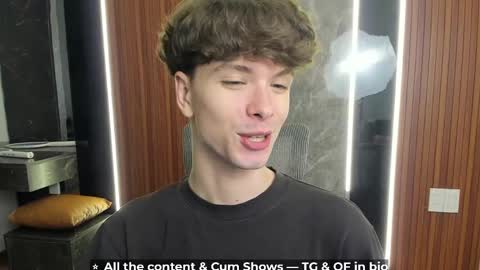 Hey I am Calvin  online show from April 29, 5:18 pm