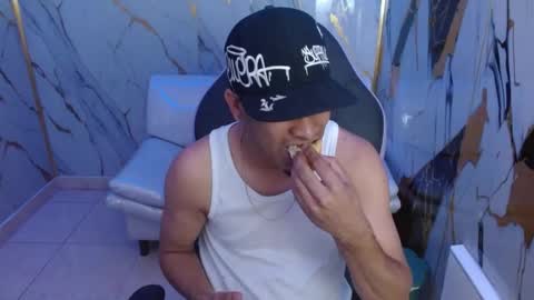 cam_xman online show from April 30, 4:34 pm