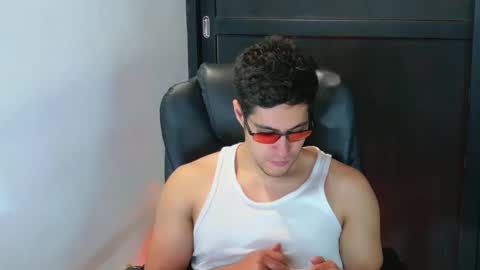 Snapshot of camara110 chatting on October 12, 2:15 am camara110 online show from October 12, 2:15 am