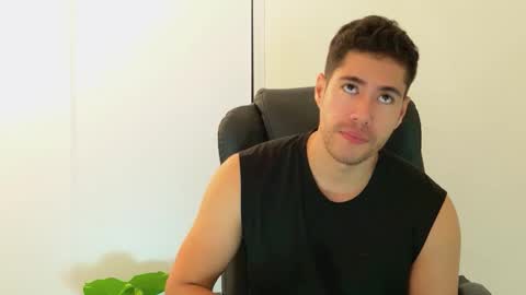 Snapshot of camara110 chatting on October 22, 2:37 am camara110 online show from October 22, 2:37 am