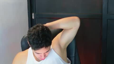 Snapshot of camara110 chatting on October 11, 12:15 am camara110 online show from October 11, 12:15 am
