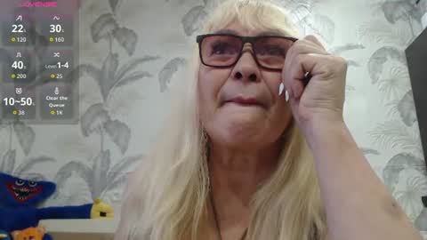 CamDiva1 online show from June 21, 2:01 pm