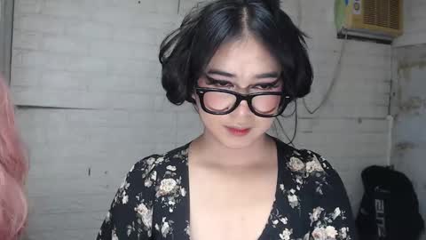 Snapshot of camela_star chatting on October 16, 2:00 am camela_star online show from October 16, 2:00 am