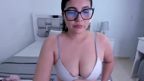Camila buitrago online show from July 1, 1:36 am