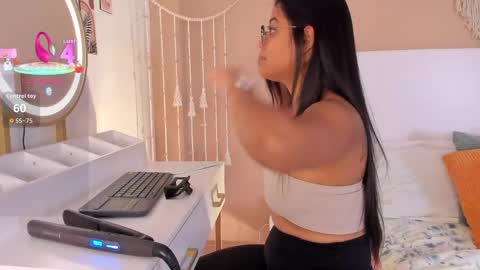 camila_bustamante_ online show from May 1, 2:44 pm