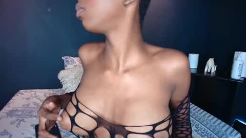 Snapshot of camilaasaenz_ chatting on October 21, 12:21 pm C A M I L A online show from October 21, 12:21 pm