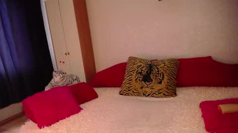 camilashine online show from June 12, 2:54 am