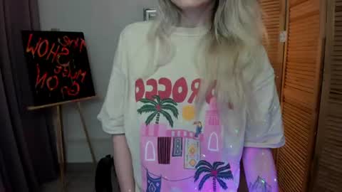 camilladreamer online show from July 18, 6:32 pm