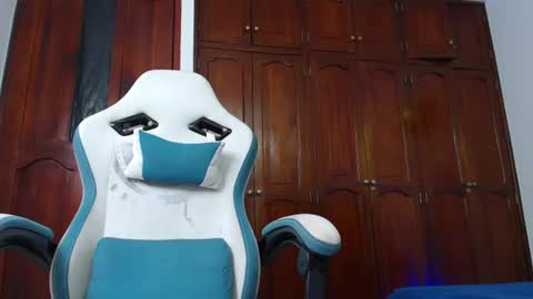 camilo_contre21 online show from July 1, 7:11 pm