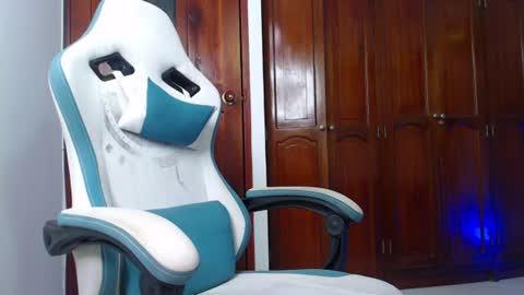 camilo_contre21 online show from June 25, 6:35 pm