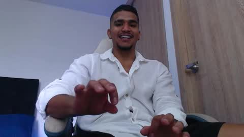 camilo_contre21 online show from February 25, 7:28 pm