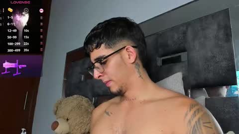   INDEPENDENT MODEL online show from October 31, 6:03 am