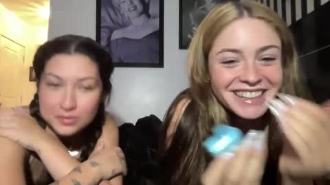 camncaroline online show from October 1, 3:49 am