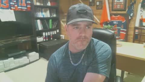 Snapshot of canadianboi6969 chatting on December 24, 3:05 am CanadianBacon6969 online show from December 24, 3:05 am