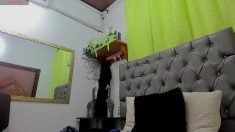 Snapshot of candi_afrodita chatting on October 23, 4:52 pm candi afrodita online show from October 23, 4:52 pm