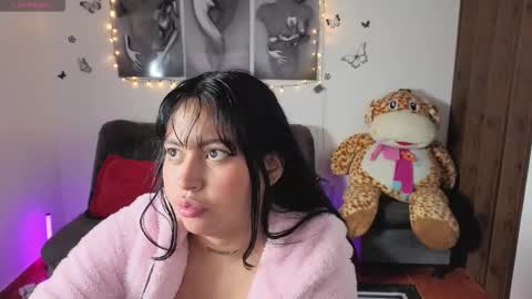 Im ChloeJoin The Fan Club online show from February 9, 11:14 am