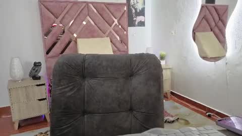 Im ChloeJoin The Fan Club online show from July 14, 3:22 am