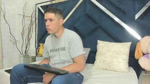 candyandsteven online show from September 25, 3:02 am