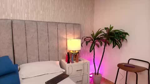 Snapshot of candycox_606 chatting on September 18, 9:19 pm Candy online show from September 18, 9:19 pm