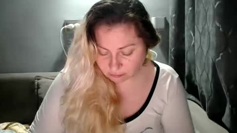 Laura online show from November 4, 8:54 pm