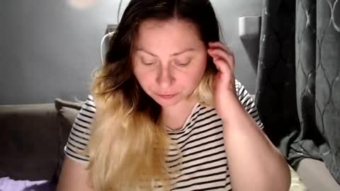Laura online show from July 24, 2:09 am