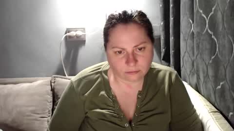 Laura online show from April 28, 2:27 am