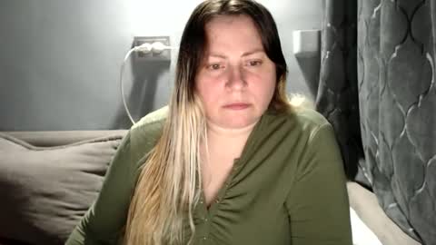 Laura online show from April 25, 9:34 pm