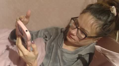 say meow and send tips  online show from December 3, 1:01 pm