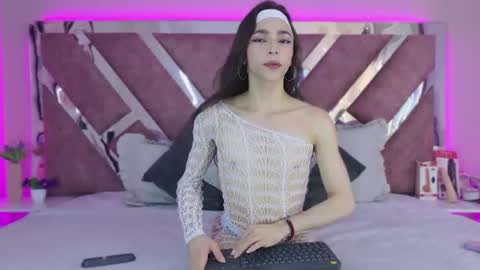 candyluxury_ online show from June 29, 12:38 pm