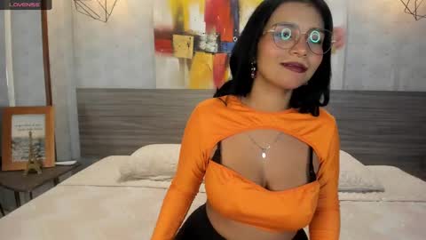 Snapshot of candys_victoria chatting on February 16, 1:25 am Candys Victoria online show from February 16, 1:25 am