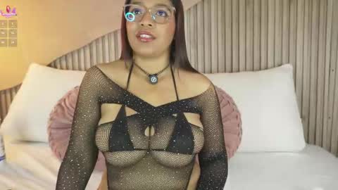 Canela Hot  online show from April 28, 12:31 pm