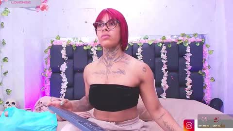 Aura  online show from October 10, 1:28 pm