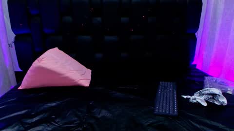 Aura  online show from March 8, 11:58 am