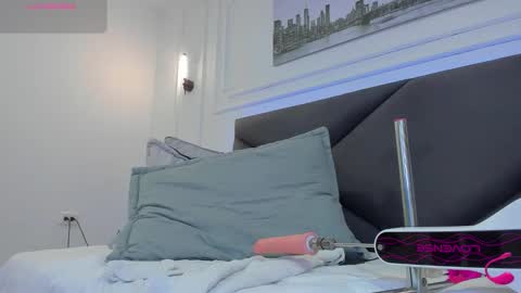 canelasweet_ online show from March 14, 11:20 pm