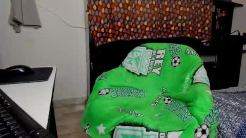 Snapshot of cardrey05 chatting on October 21, 9:14 am Carlos and Cristian online show from October 21, 9:14 am