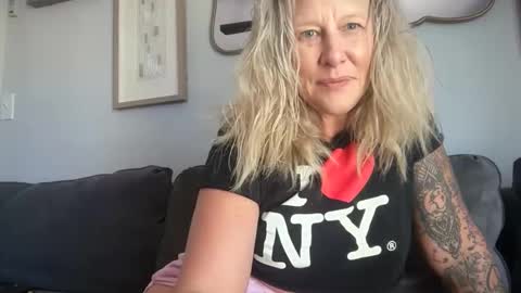 carebear5719 online show from March 20, 5:07 pm