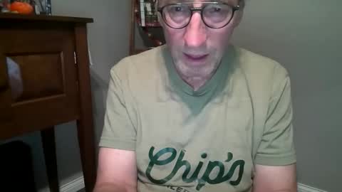 Snapshot of caressluving chatting on October 20, 3:22 am Caressluving online show from October 20, 3:22 am