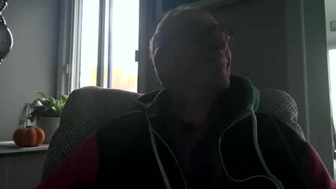 Snapshot of caressluving chatting on October 22, 7:04 pm Caressluving online show from October 22, 7:04 pm