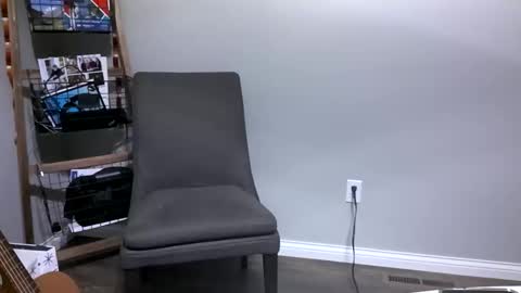 Snapshot of caressluving chatting on December 11, 2:30 am Caressluving online show from December 11, 2:30 am