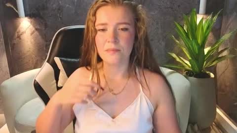 Snapshot of carla_tp chatting on October 4, 3:21 pm Carla online show from October 4, 3:21 pm