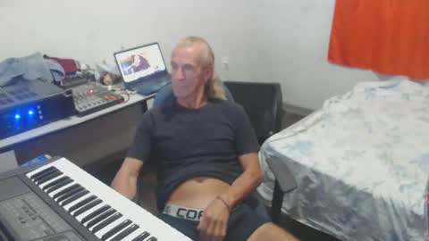 carlos online show from May 4, 9:10 pm