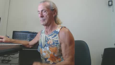 carlos online show from February 9, 10:01 pm