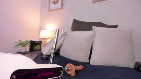  Caroline  online show from June 19, 11:38 am