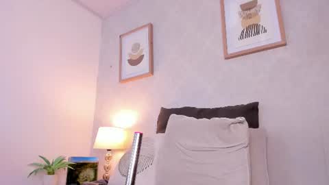  Caroline  online show from June 17, 5:07 pm