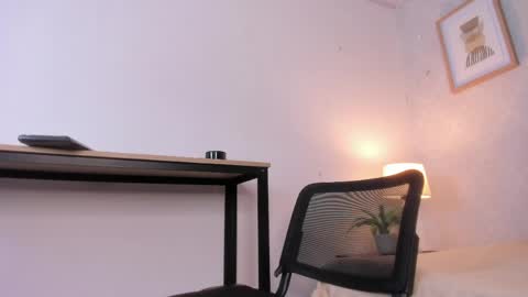  Caroline  online show from April 24, 12:40 pm