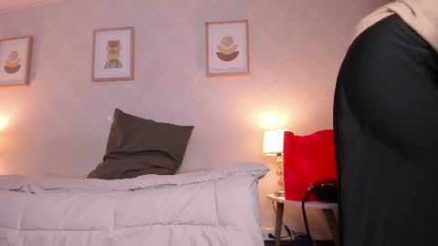  Caroline  online show from July 23, 11:30 am