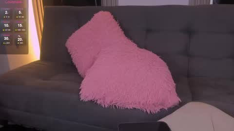 caroline_foster1 online show from April 30, 8:14 pm