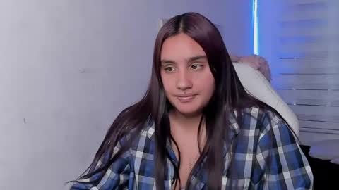 caroline_rodriguez_9 online show from July 15, 7:29 pm
